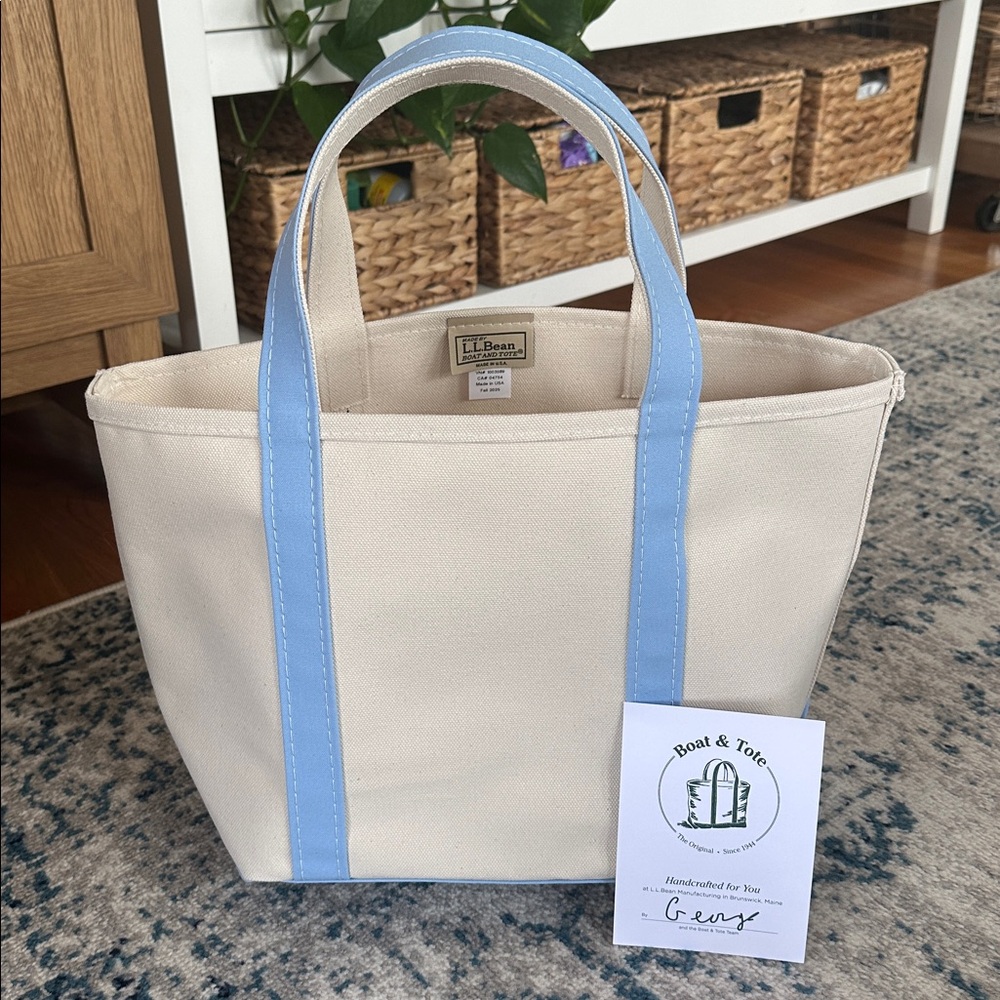 NWT L.L. Bean Boat & Tote Medium seabord baby blue Canvas Bag USA Made